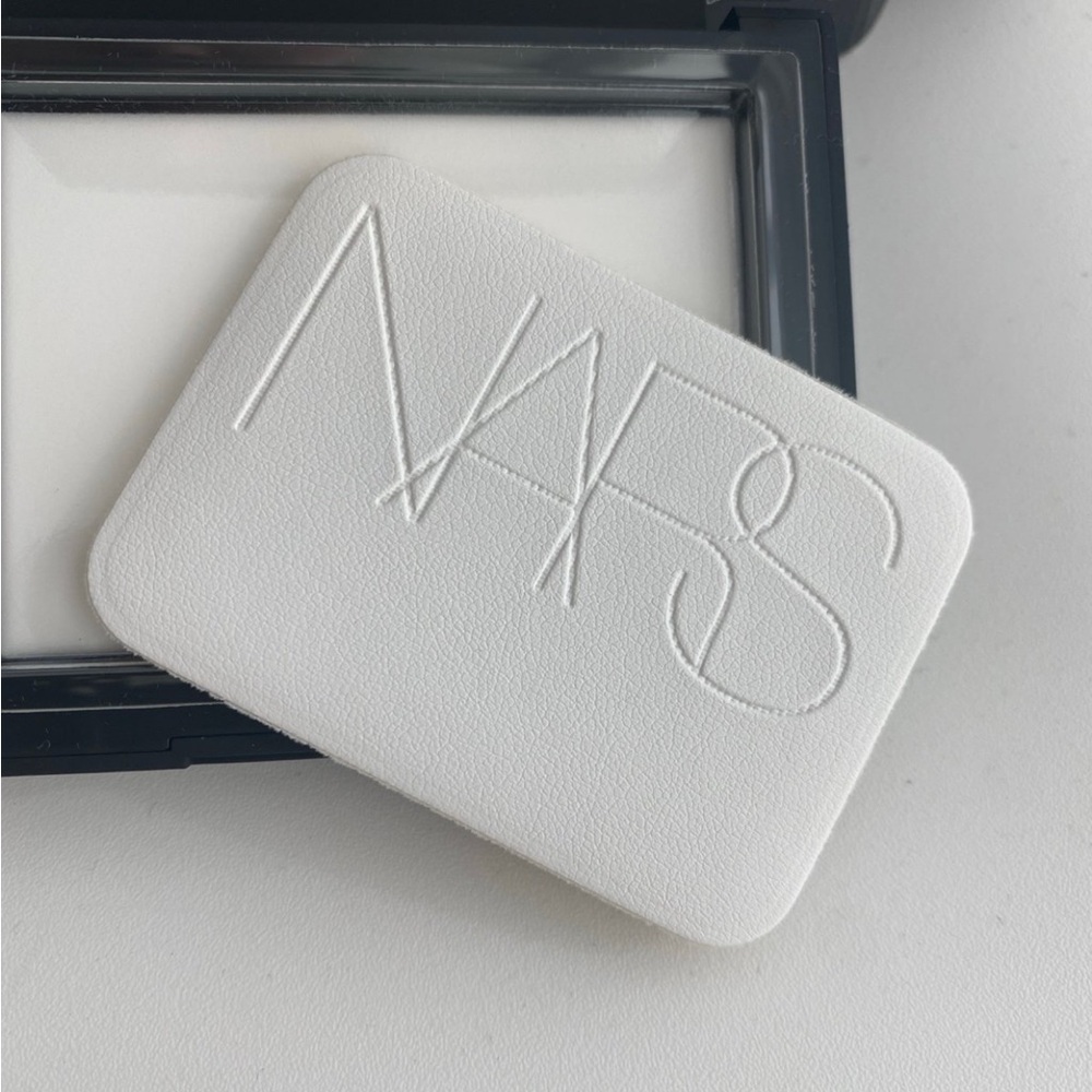 NARS Light Reflecting Powder - Picture 4 of 6